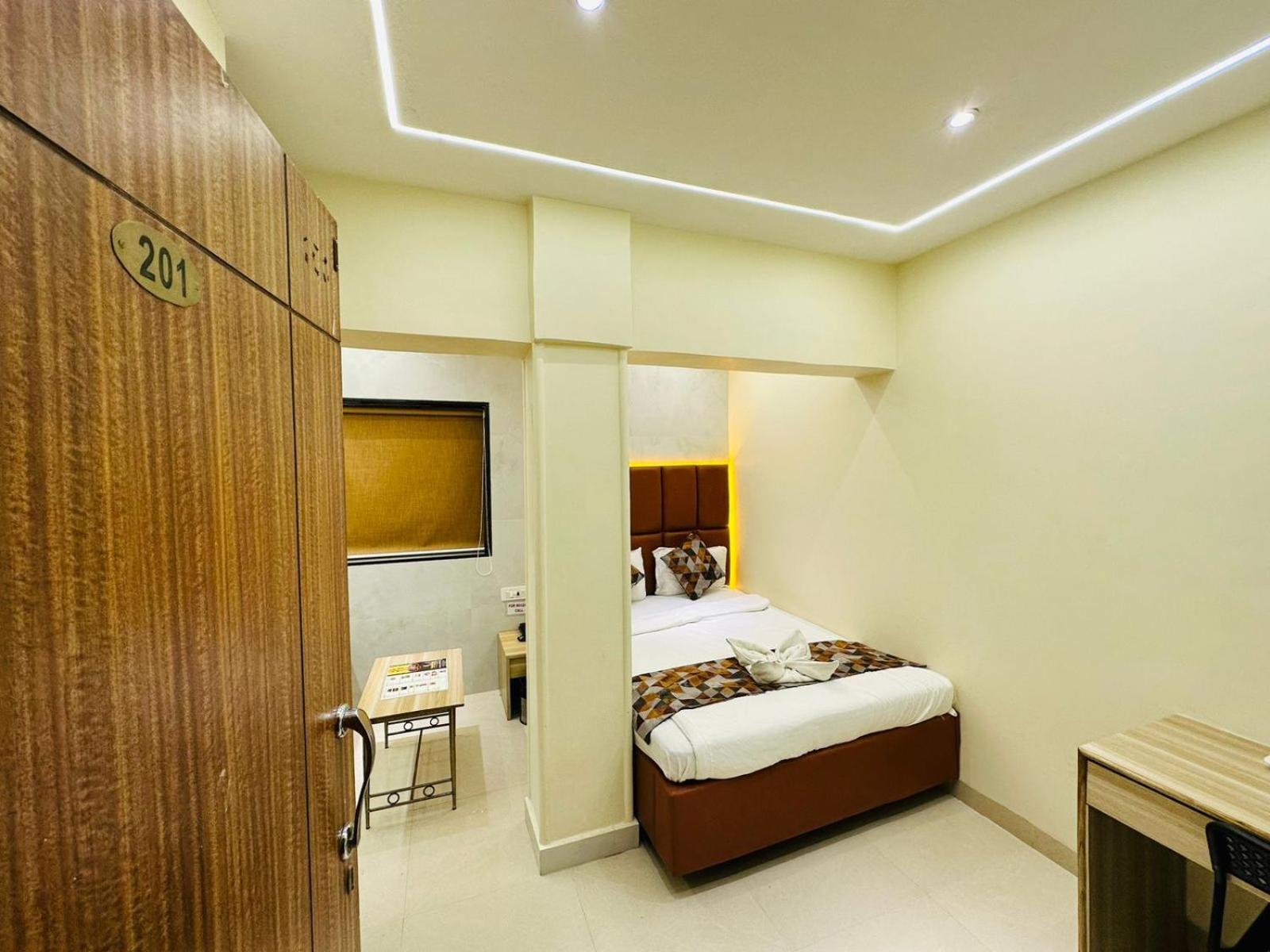 Hotel Vashi Inn Navi Mumbai Exteriör bild